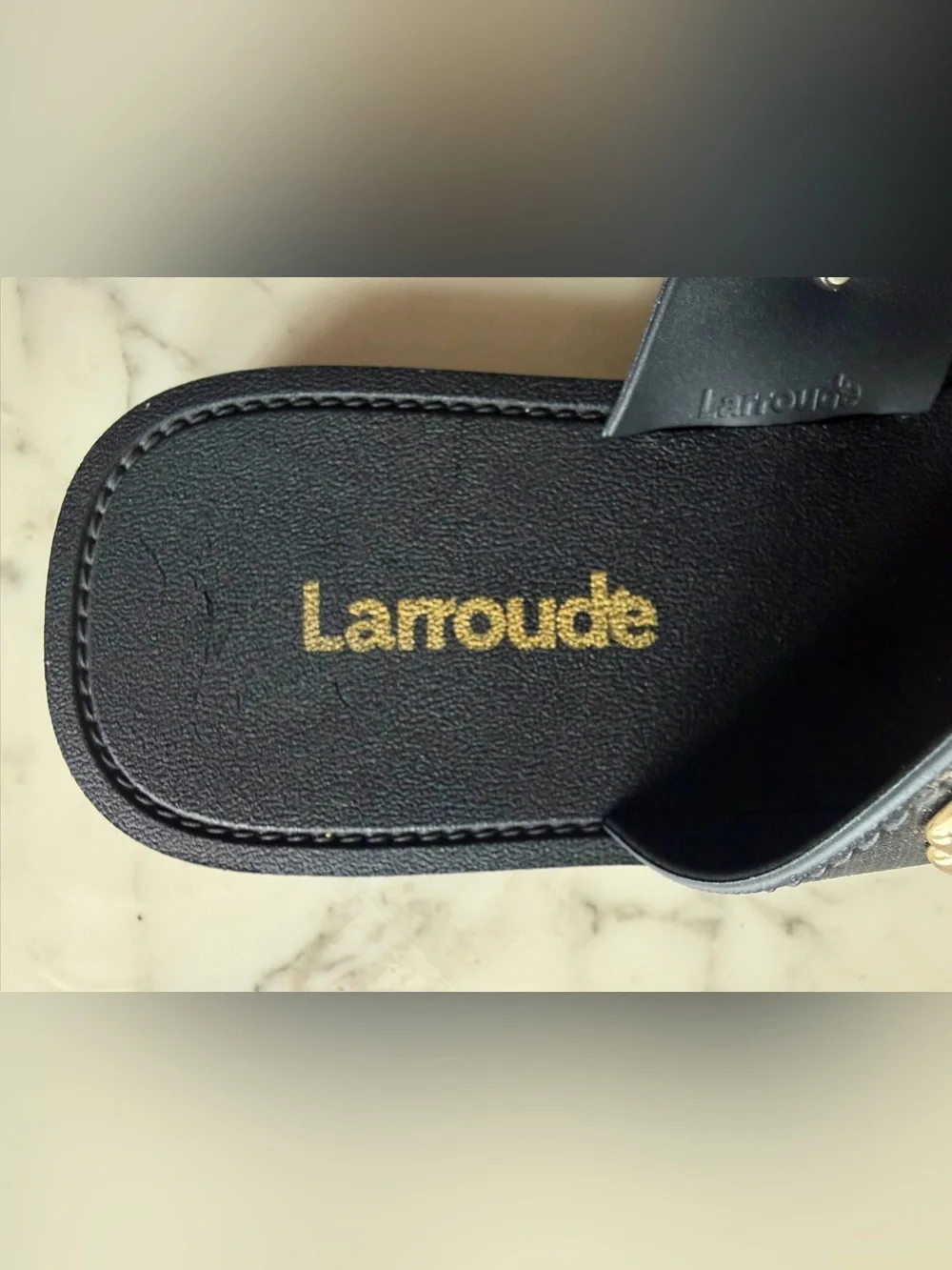 EUC LARROUDE Milan Grommet Synthetic Thong Flip Flop Sandal 37/38 6/7 Black/Gold